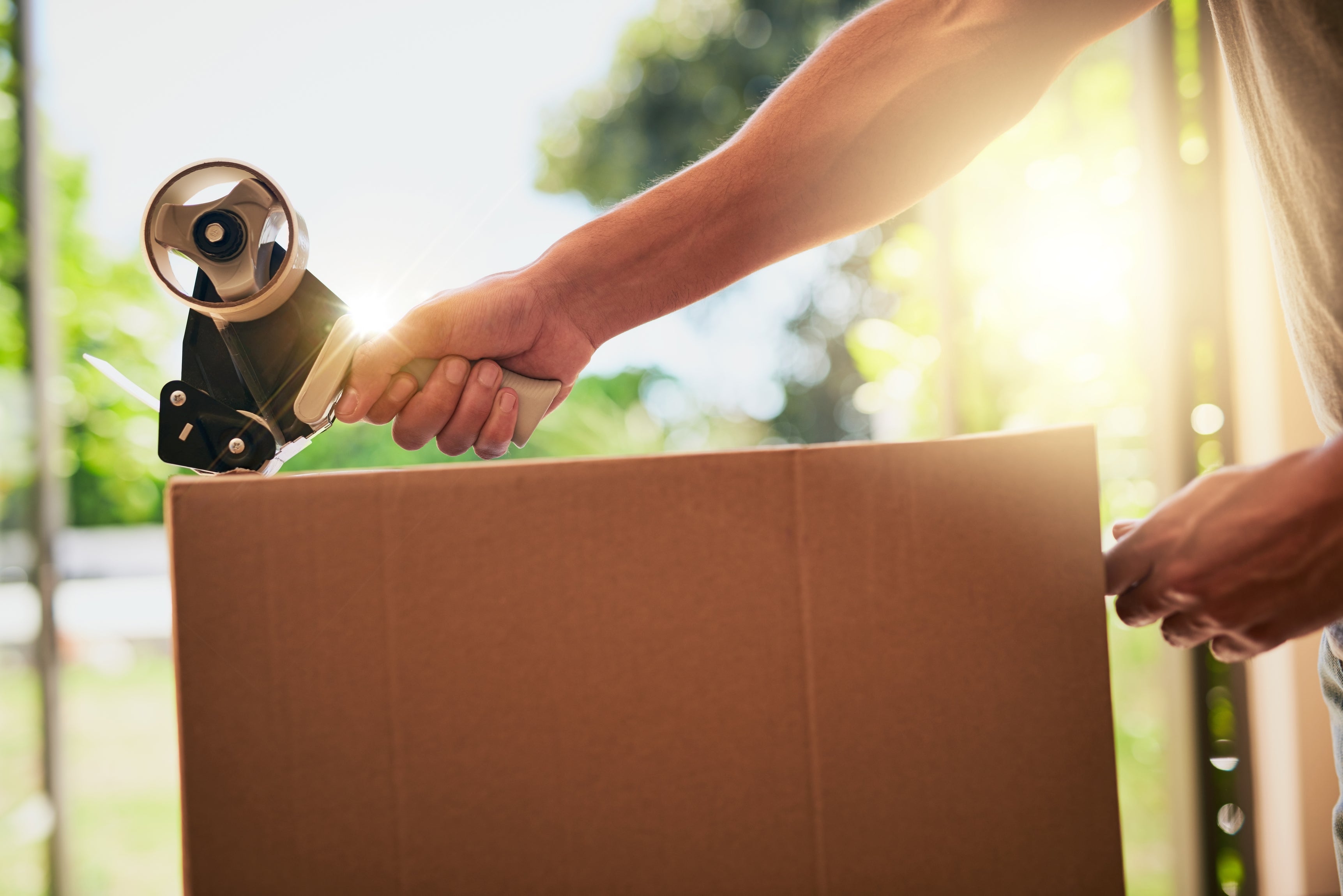 Beat the Heat: Your Ultimate Guide to a Smooth Move on a Hot Day.
